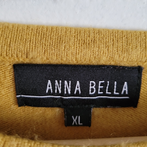 Anna Bella Crew Neck Sweater - Picture 4 of 11